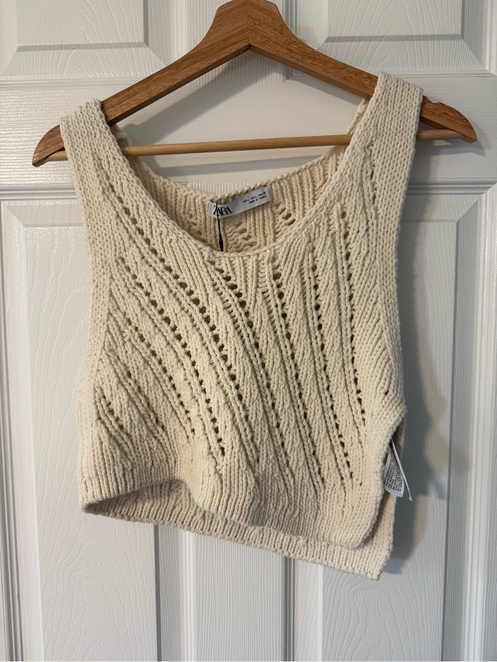 25. BNWT ZARA CREAM KNIT TANK SZ L